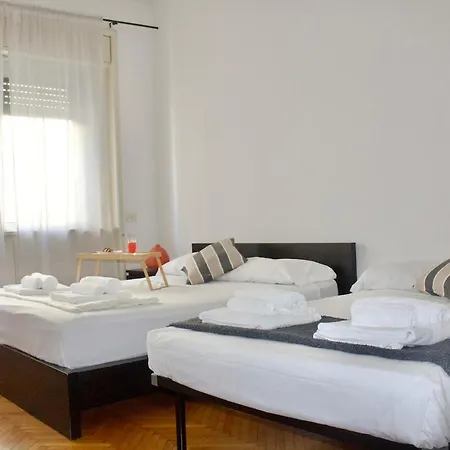 Апартаменты Iconic 3-br Steps From Duomo Милан