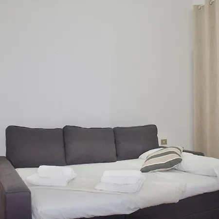 Apartman Iconic 3-br Steps From Duomo